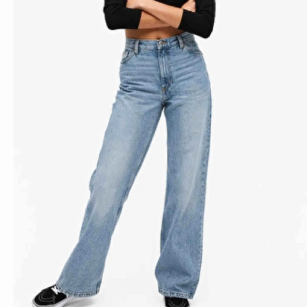 Vida jeans, säljer då de var för stora 😊✌🏼. Jeans & Byxor.
