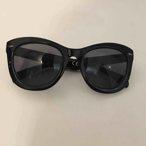  - Solglasögon som funkar till allt ✨ Nyskick 