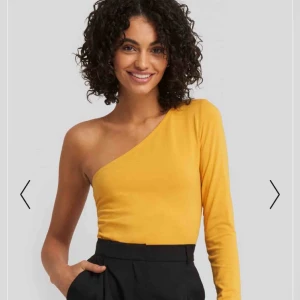 Nakd topp - Gul body ifrån nakd, använd fåtal gånger. Nypris 199kr