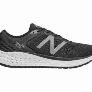  - Nästan helt oanvända (använda 2 ggr vid uppvärmning inomhus på löpband) New Balance 1080 v9 i storlek 8 (41,5).   Nypris: 1799  Bilder på exakt mina skor kan givetvis tas vid intresse.  Kvitto finns.