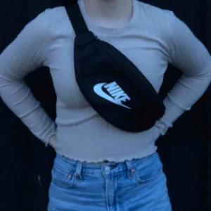  - Super fin beige tröja! Fint skick! Storlek M men sitter som en xs/s 