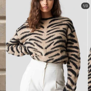  - Sjuuuukt fin tröja ifrån Nakd, använd ca 3 gånger  +frakt