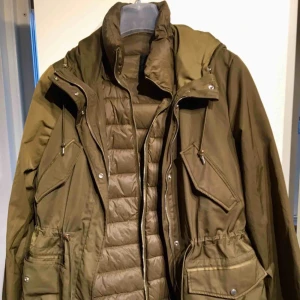  - Dena jacka från zara har ägts i tre år men är i bra skick men är inte min stil längre😊 + frakt 50kr  Swish funkar också 📲