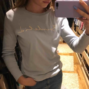  - Ljusblå Bondelid tröja stl S använd fåtal gånger så fint skick, fler bilder kan skickas 