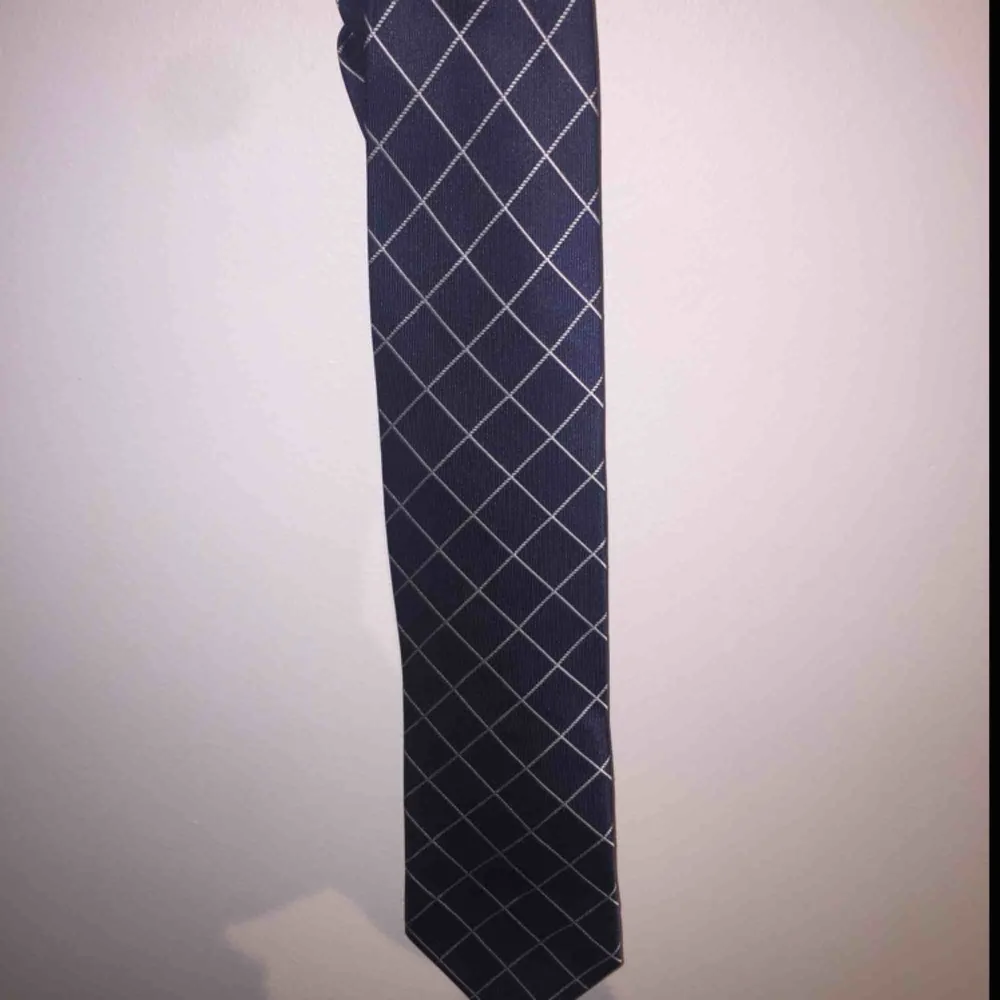 Vintage burberry slips i bra condition. Har använt den en gång på min bal. Köpte den på Asos marketplace och vill sälja den på grund av ingen användning längre.. Övrigt.