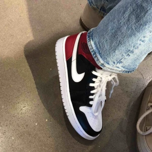  - SÅLDA !!!! supersnygga jordans 1! Har inte kommit till så stor användning därför säljer jag dessa. Först till kvarn💞💞💖