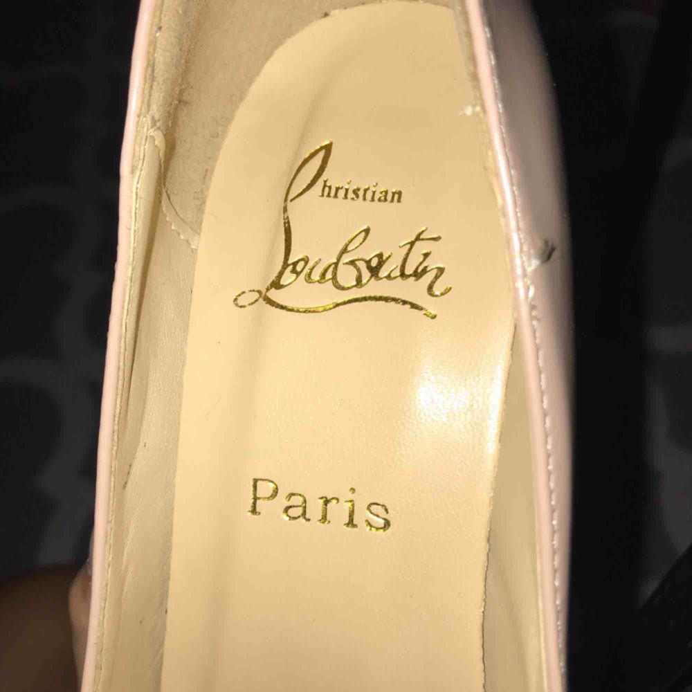 Christian Louboutin platåskor. . Skor.