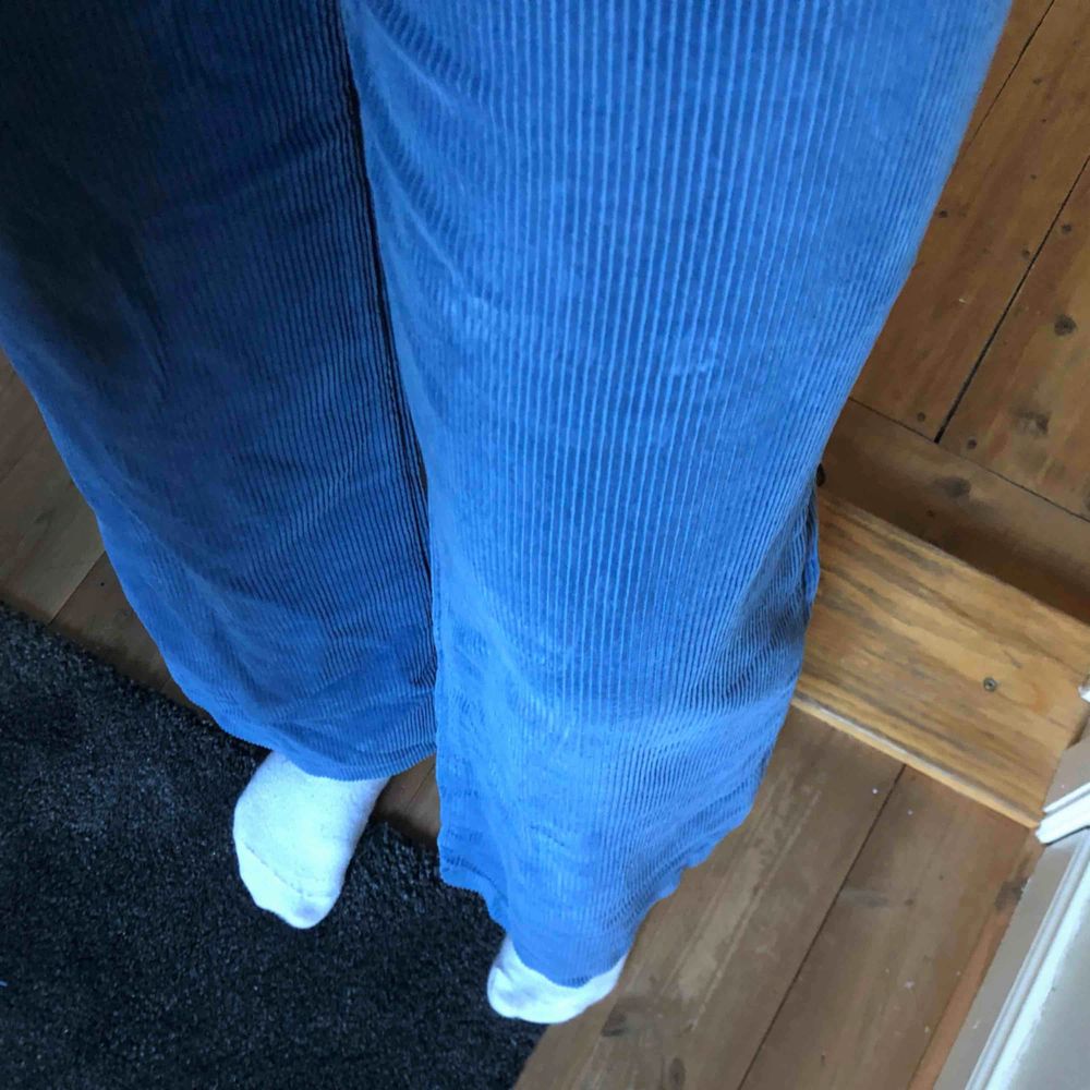 Superfina manchesterbyxor, för korta för mig 😬 Ganska stor i storleken. Jeans & Byxor.