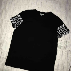  - Kenzo tröja använd sällan. Köparen står för frakten.