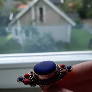  - Rosé färgade ring. Jätte cool, från indiska. Kommer tyvärr ej till användning då jag har så många ringar. Jag bjuder på frakten.