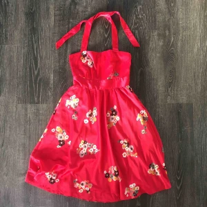  - Blommig klänning 🌺 ifrån Vila