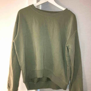  - Oversize sweatshirt. Frakt tillkommer