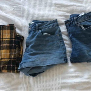 Billiga byxor/shorts - SÄNKT PRIS!! Alla i strl S eller 36. Alla för 100kr + frakt eller 40kr st. Frakt 45 kr eller möts upp i Bålsta Tar endast swish 