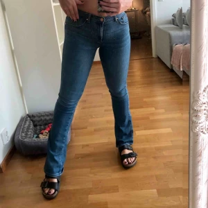  - Bootcut jeans från Bikbok i superfint skick 🖤 Säljes pga fel storlek