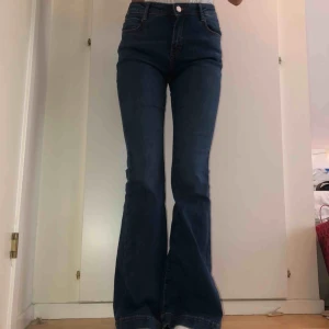  - Flare jeans från Mango. Aldrig använda. 