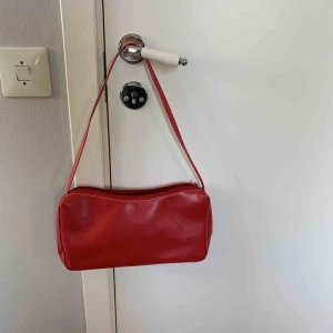  - Super fin röd Retro väska 