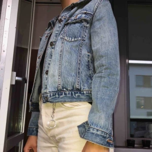  - Sjukt snyggt tvättad jeansjacka från Pull and Bear. Säljer pga den ej kommer till användning då jag vill ha en större storlek. 