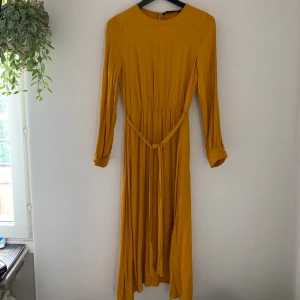 Zara klänning - Zara midiklänning