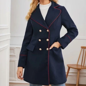 Kavaj/jacka  - Säljer min favorit kavaj/jacka som passar bra för hösten och även våren. Den är helt ny aldrig använt. Den sitter jätte bra på passar även M/L. Ska sälja den eftersom jag råkade beställa två st i samma färg och storlek. 301kr med frakten. 