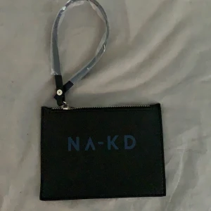 NAKD plånbok - NAKD plånbok aldrig använd. Hör gärna av dig vid intresse, paketet skickas dagen efter betalning!!!