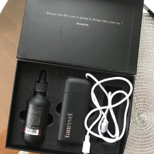 Tanrevel  - Säljer min tanrevel ”spraytan” maskin + vätska och laddare då jag endast använt en gång men inte kände att det var min grej. Köpt för 700kr, endast använd en gång därav finns nästan all vätska kvar😊 Fraktar mot fraktkostnad eller möts upp i stockholm💕