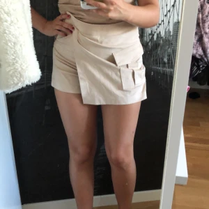 Kjol från Zara - Fin kjol från Zara💕💓💖