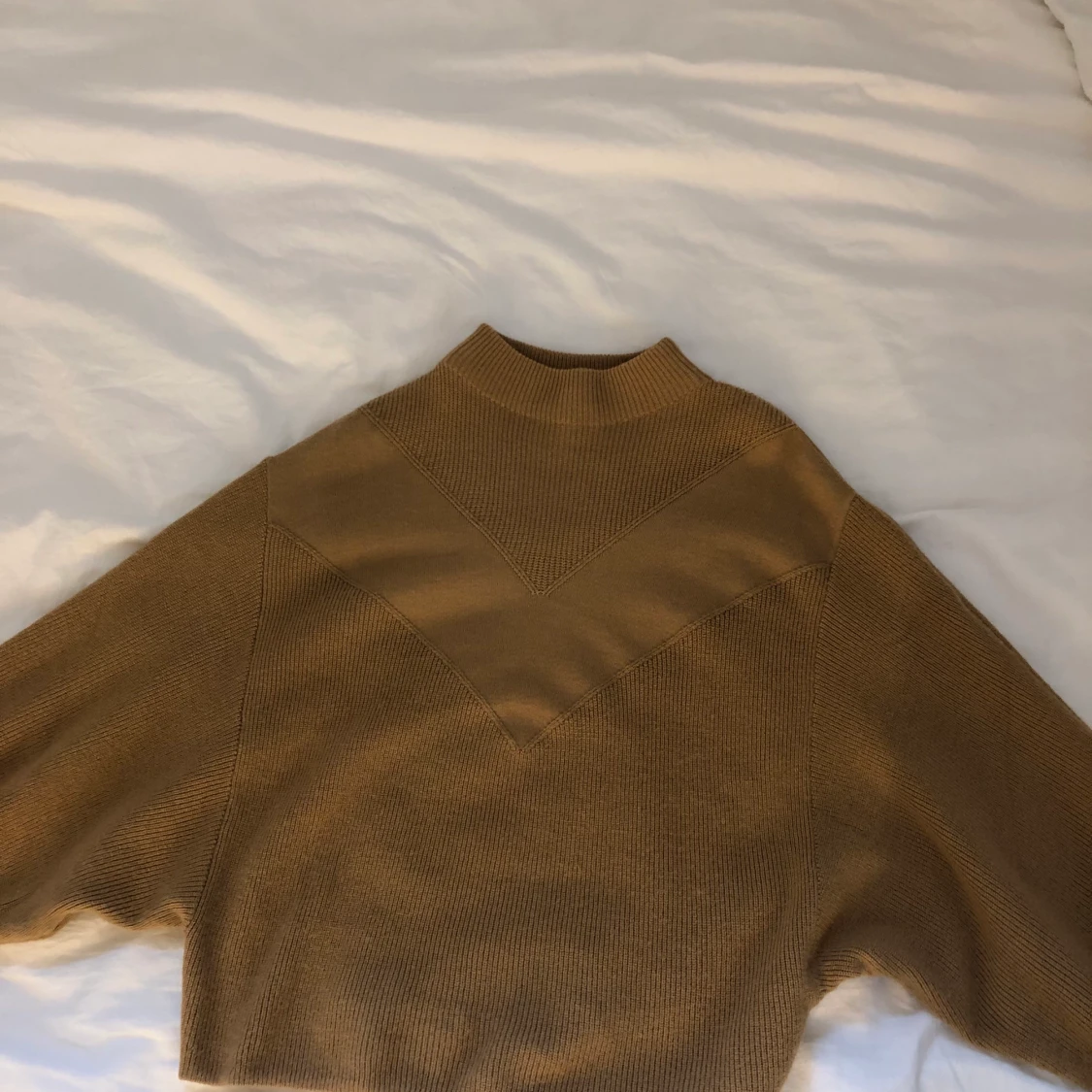 Beige Stickad Tröja Med Turtle Neck - 90