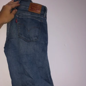Levis jeans w24 - Tighta jeans från Levi’s! SUPERfint skick, Storlek 24🌸