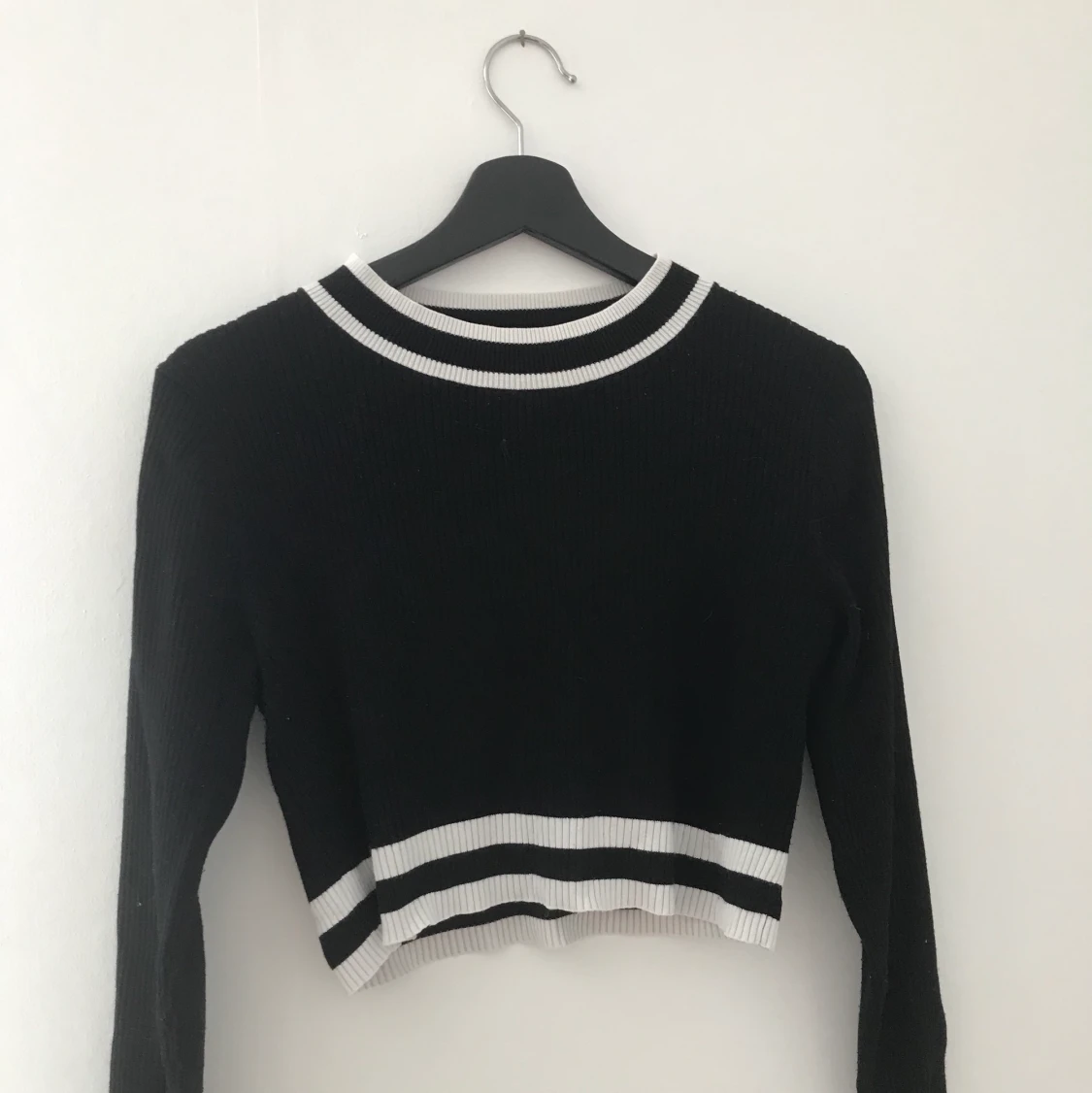 Svartvit croptop  - 90