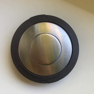 BECCA HIGHLIGHTER - Becca highlighter i färgen moonstone Nypris: 485kr. Är endast swatchad några gånger men annars helt oanvänd!! säljer då den inte kommer till användning💖💖💖 frakten är 11kr, dma gärna för mer info/bilder🥰