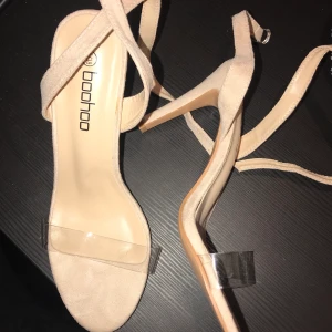 Klackskor - Ett par klackar med clear strap, oanvända.