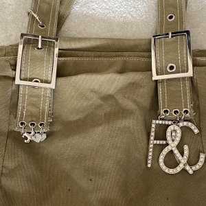 Y2K väska  - 2000s cargo tyg väska med bling 🤎 