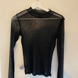 Mesh top - Glittrig meshtop från Gina. Aldrig använd. Köpare står för frakt 