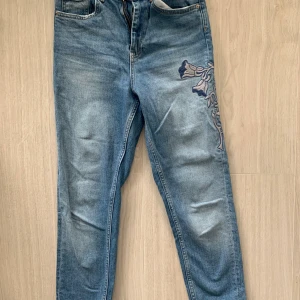 Ginatricot hög midja  - Jeans i bra skick