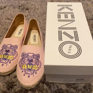 Helt nya äkta kenzo skor - Helt nya äkta kenzo skor❤️ aldrig använt. Köpte dem för 1599kr och börjar på ett bud på 1000kr.