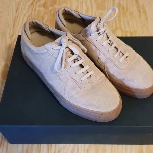 Axel Arigato Sneakers  - Axel Arigato Sneakers i gott skick, begagnade storlek 41