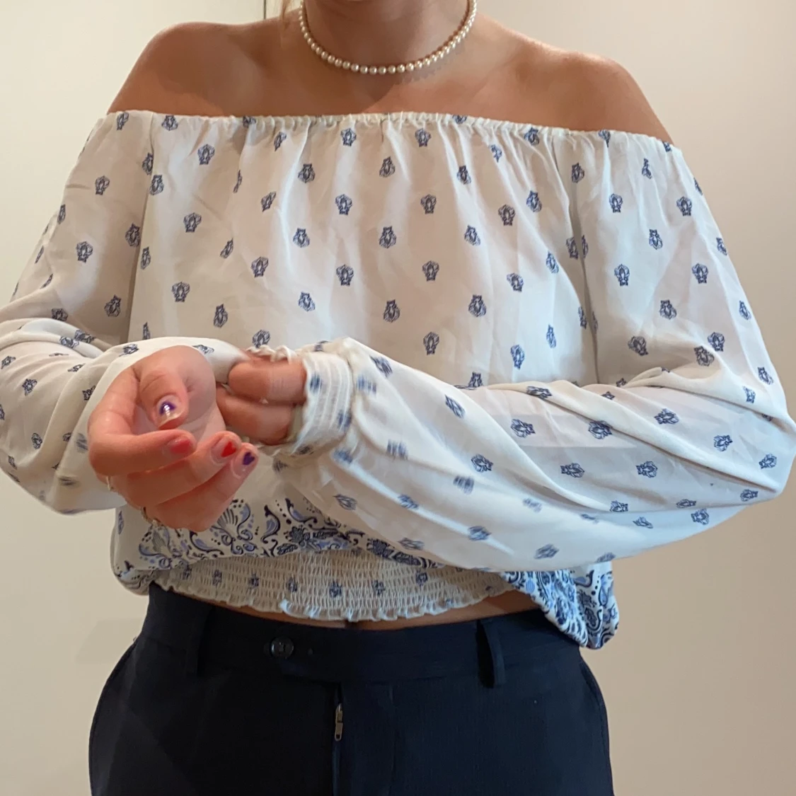 Två offshulder tröjor  - 90