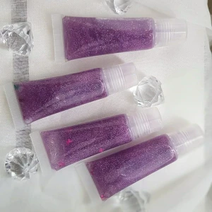 Lipgloss  - Sälja lipgloss för 20kr /st. Handgjorda, innehåller coconut oil, vitamin E och smak olja (olika smak i varje lipgloss) om ni är intresserade eller ha frågor kan ni skicka DM till @bgmbeautycosmetics på insta. 