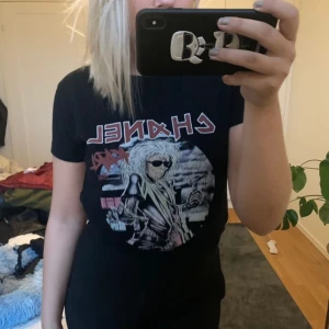 t-shirt  - tisha från Mr.fake, köpt på two angels