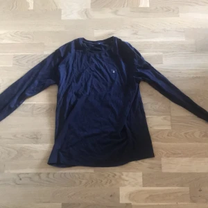 Gant tröja  - En fin marinblå långärmad gant tröja. Fint skick 👍🏽