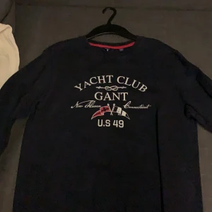 Gant tröja - Mörkblå, perfekt för dig som är runt 160-175