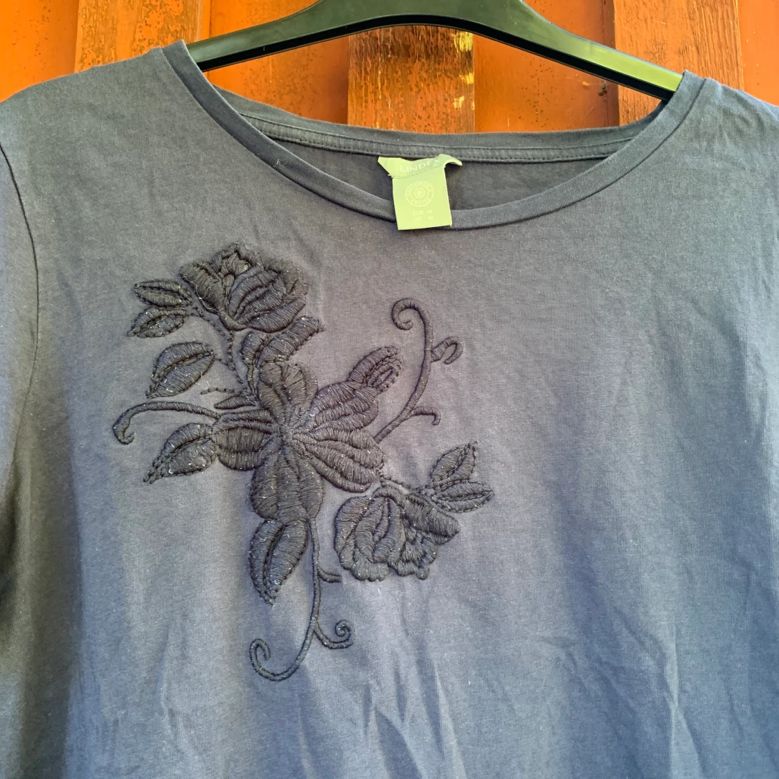 Marinblå T-shirt från Lindex i storlek M - 90