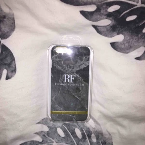  - Richmond & Finch black Marble iphoneskal till 6/6s PLUS. Helt oöppnat pga felköp.  🌸Köparen står för frakten🌸