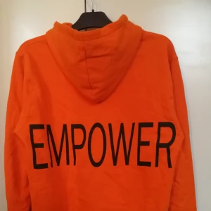  - Mad Lady tröja, empower, FMNST, aldrig använd.   