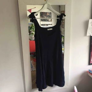  - Asfin blå stickad klänning från zara! 