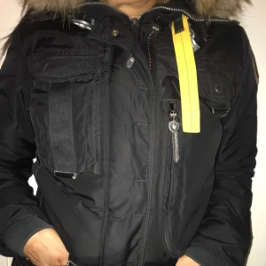  - Parajumper denali masterpiece strl M dam. Passar även S. Bra skick! 