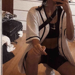  - En overzied tröja, frakt ingår 