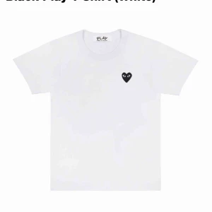  - En helt ny commes des garcons t-shirt! Använd en gång men var något för liten... 