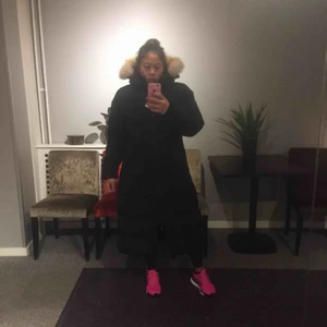  - äkta Canada Goose Mystique Parka nyskick i stl L ( är Xl men är som L)Och den är äkta anv några fåtal ggr   Ca pris 10.250kr