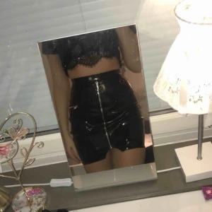  - Supersnygg vinylkjol från missguided. Aldrig använd, lappar finns kvar.